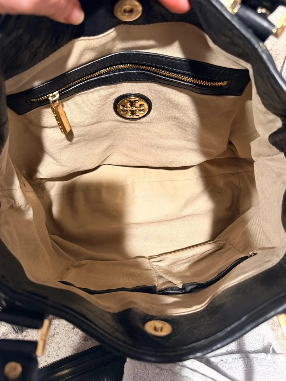 Tory Burch Amanda Hobo/ with wallet